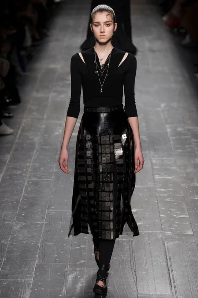 Look 13